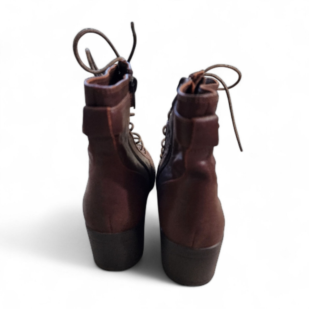 C. Banner Lace Up Ankle Boots in Brown Size 6 - Picture 4 of 12